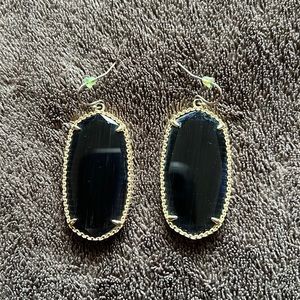 Kendra Scott black and gold dangle earrings
Approx 2” drop. Includes box/bag